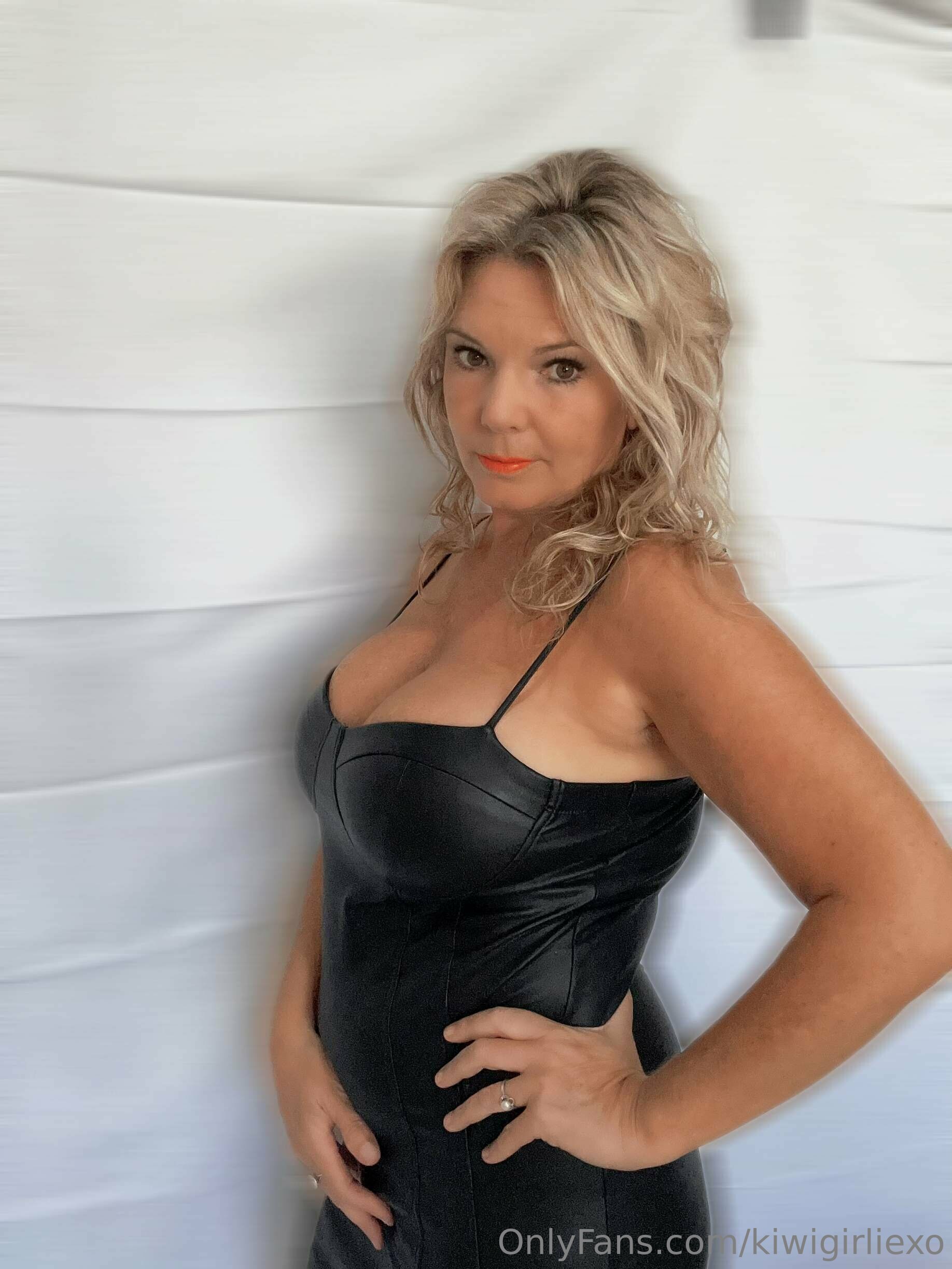 Leaked kiwigirliexo Nude Leaks Onlyfans Leaked kiwigirliexo Nude Leaks Onlyfans